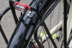 SON Edelux Rücklicht am Tubus Logo