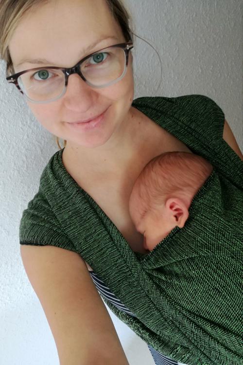 Selbst mit kurzem Tuch (2,70m) kann man Babys tragen.